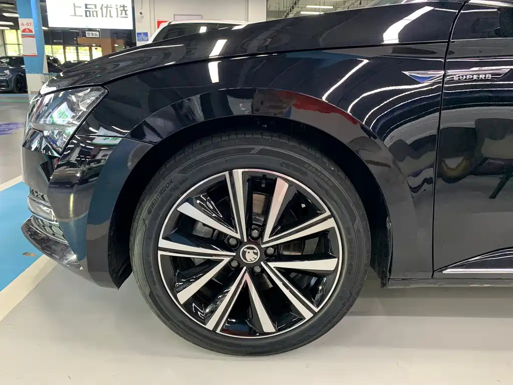 SKODA SUPERB 2025