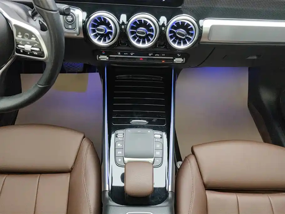 MERCEDES BENZ GLB 2023