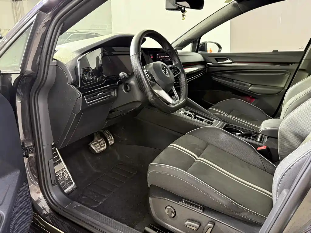 VOLKSWAGEN GOLF 2021