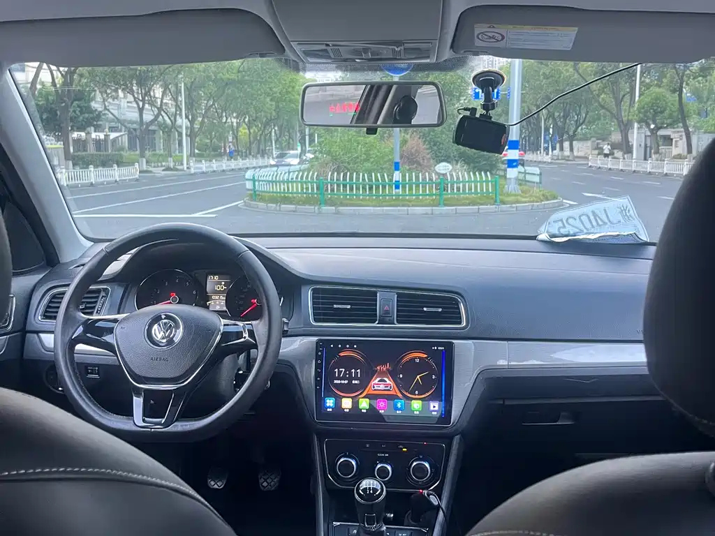 VOLKSWAGEN LAVIDA 2016
