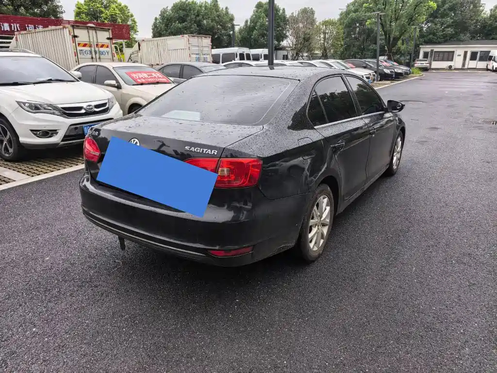 VOLKSWAGEN SAGITAR 2012