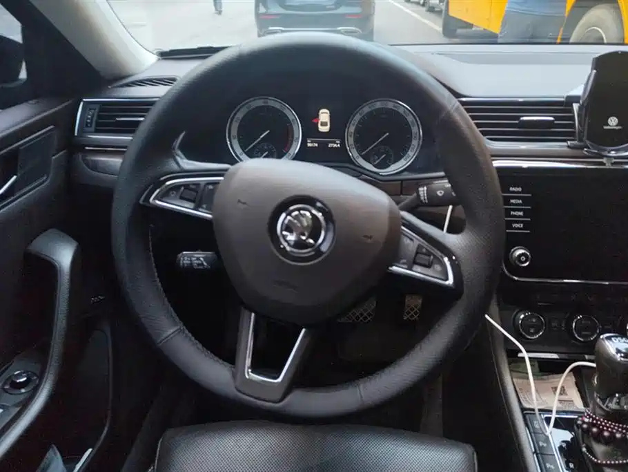 SKODA SUPERB 2019