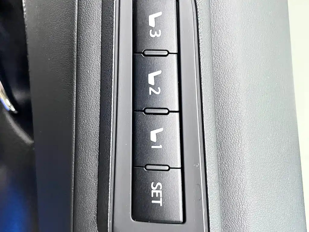 TOYOTA ALPHARD 2015
