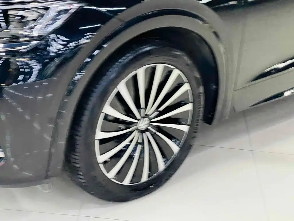VOLKSWAGEN VILORAN 2023