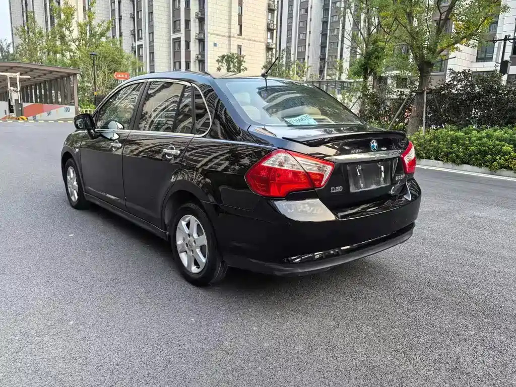 VENUCIA D50 2013