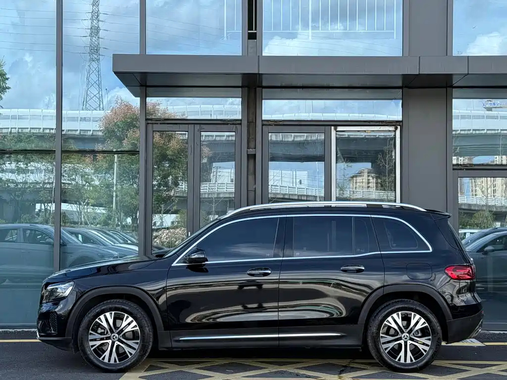 MERCEDES BENZ GLB 2024