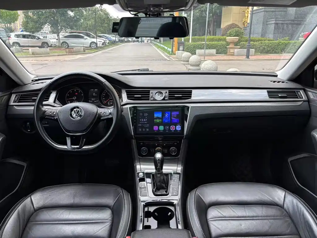 VOLKSWAGEN PASSAT 2017