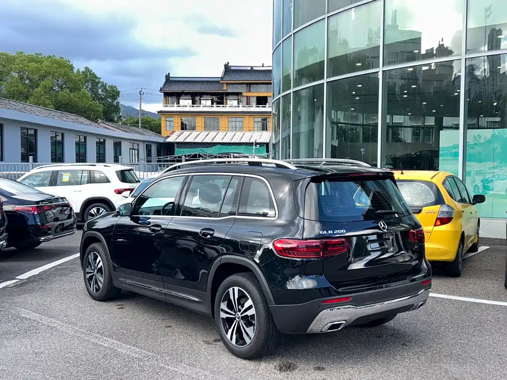 MERCEDES BENZ GLB 2024