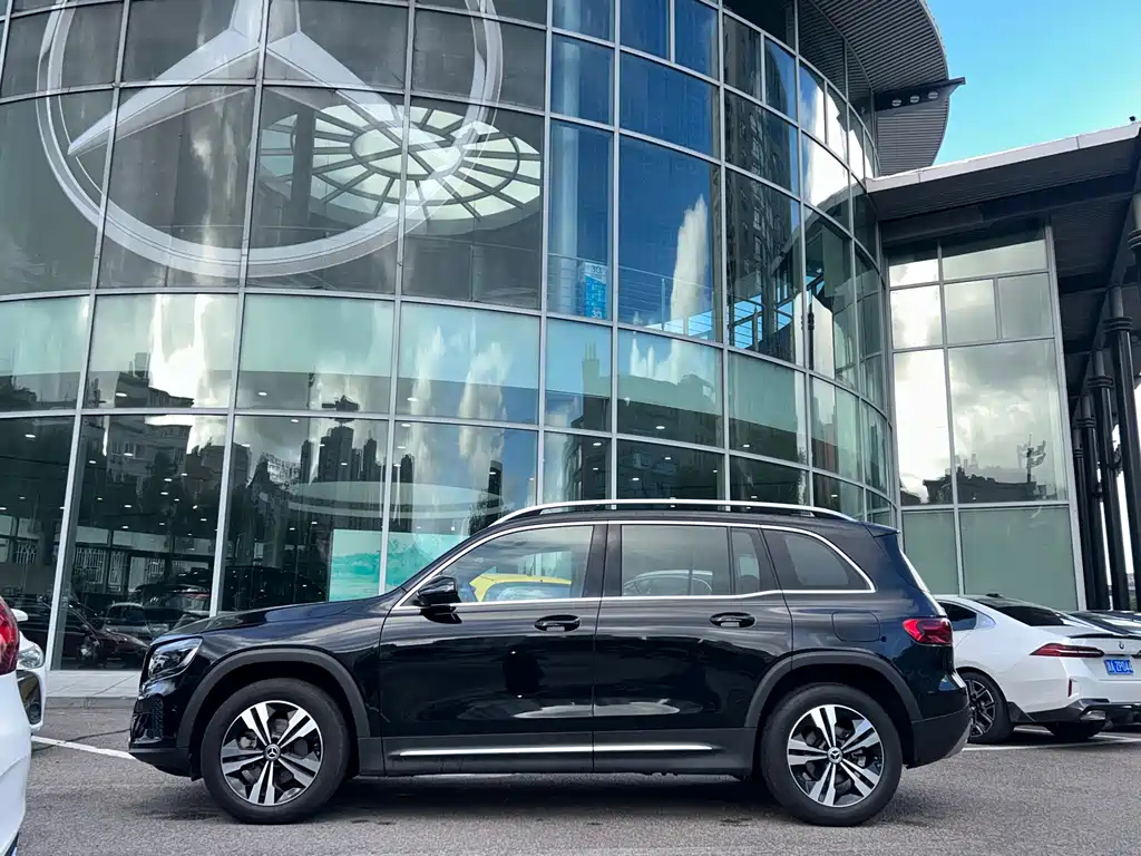 MERCEDES BENZ GLB 2024