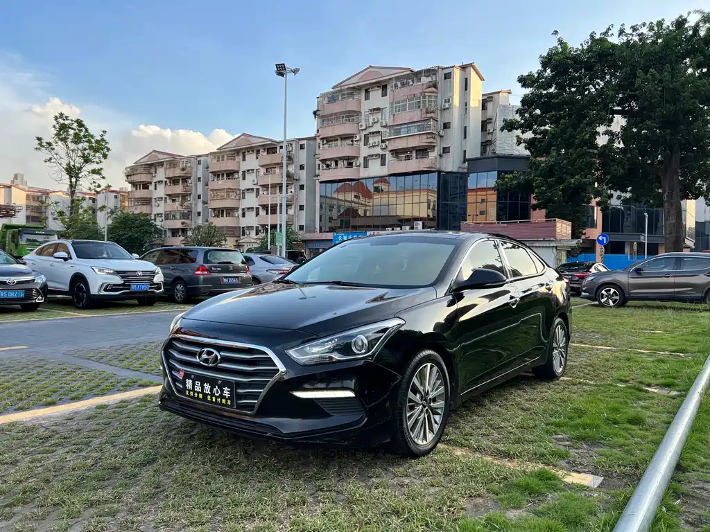 HYUNDAI MISTRA 2017