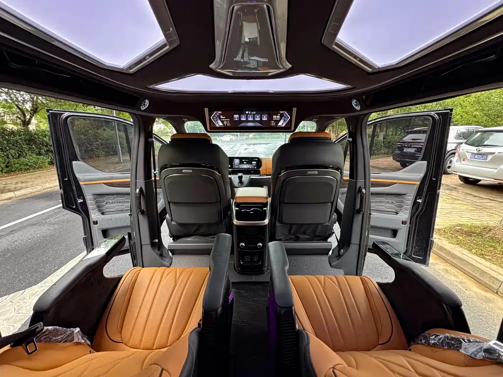 FORD TOUREO 2024
