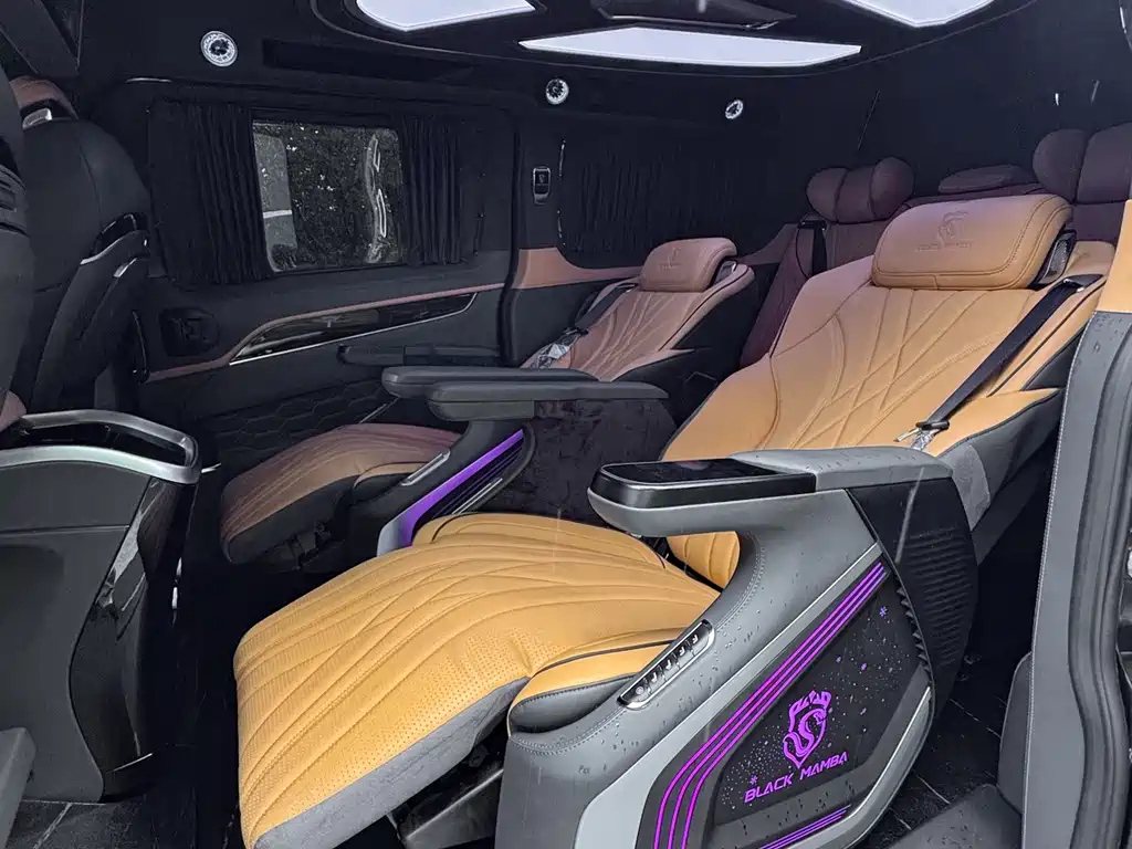 FORD TOUREO 2024