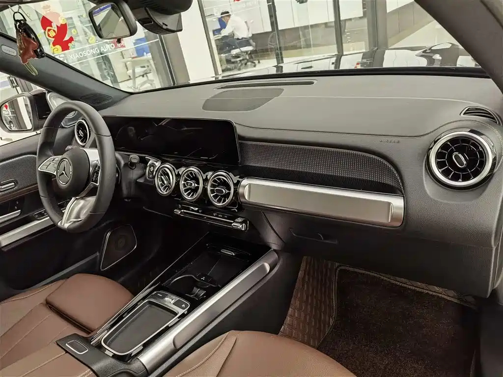 MERCEDES BENZ GLB 2025