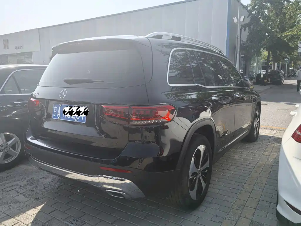 MERCEDES BENZ GLB 2023