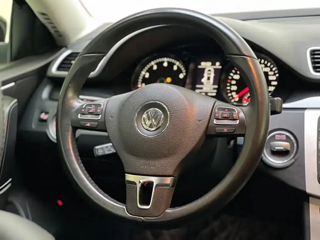 VOLKSWAGEN MAGOTAN 2015