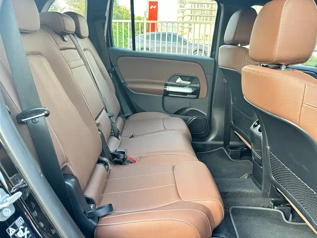 MERCEDES BENZ GLB 2025