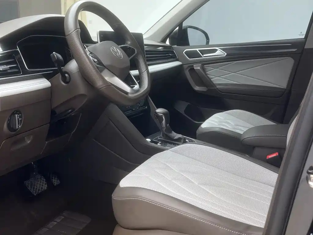 VOLKSWAGEN TIGUAN L 2023