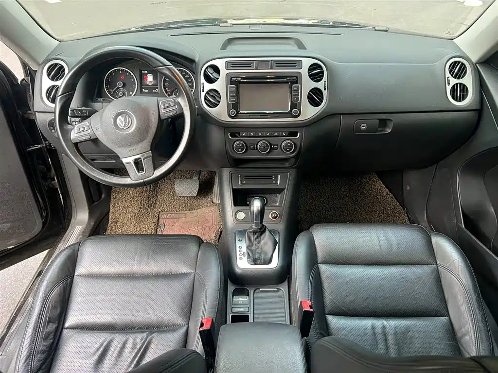 VOLKSWAGEN TIGUAN 2015