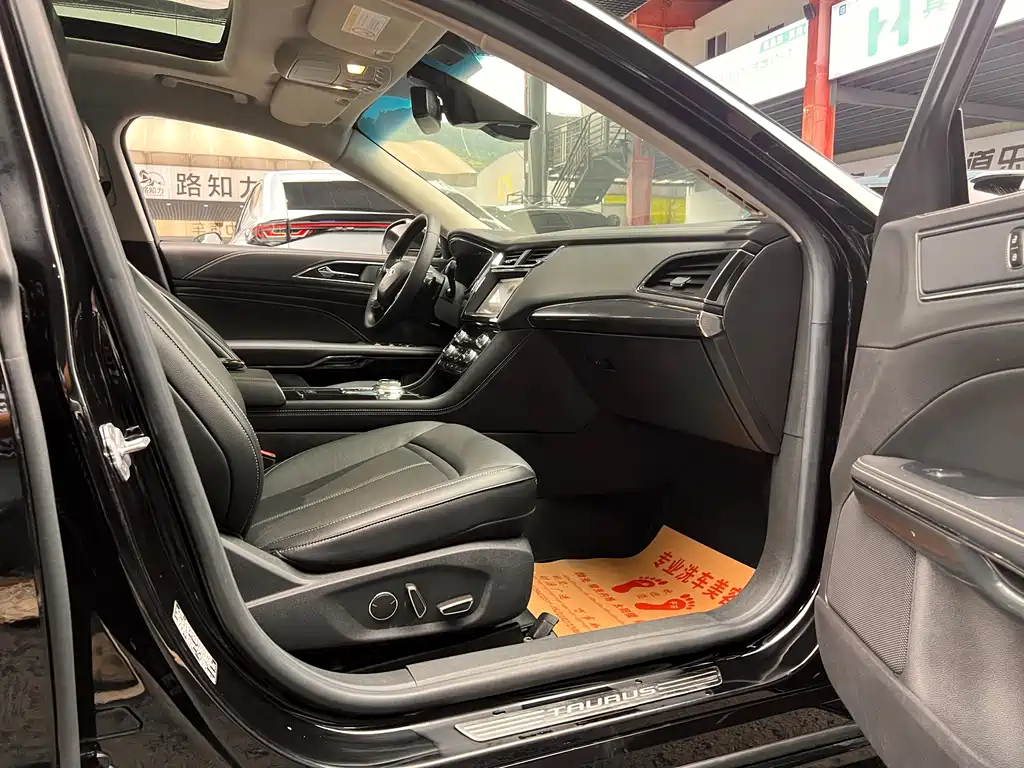 FORD TAURUS 2018