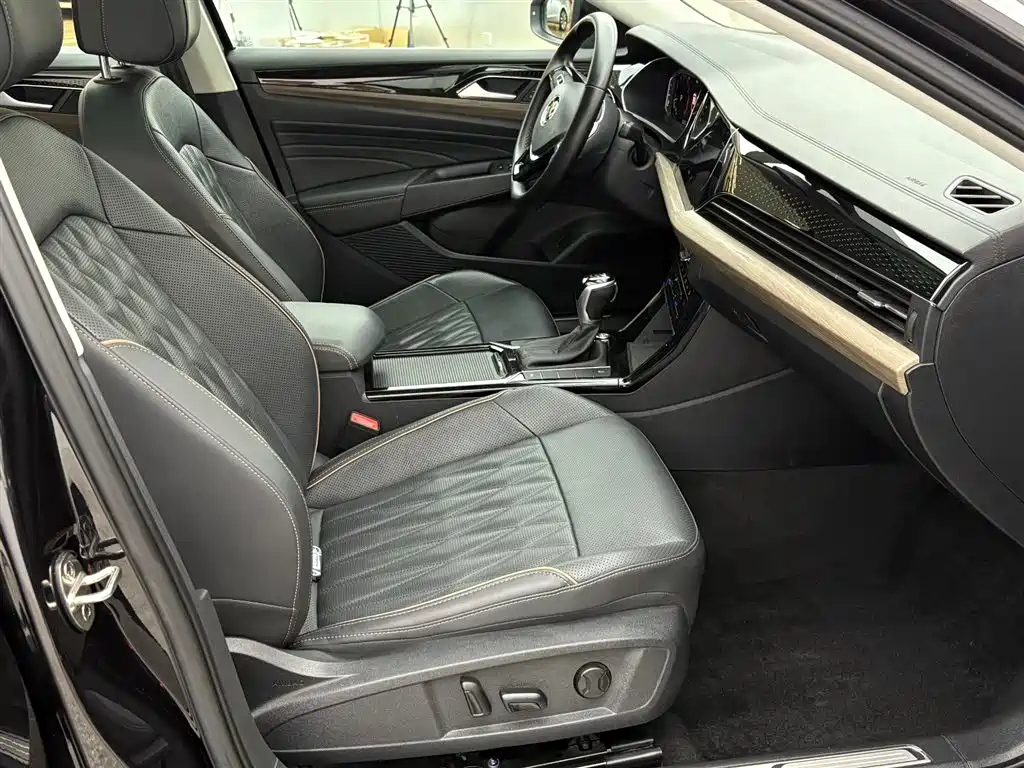 VOLKSWAGEN PASSAT 2020