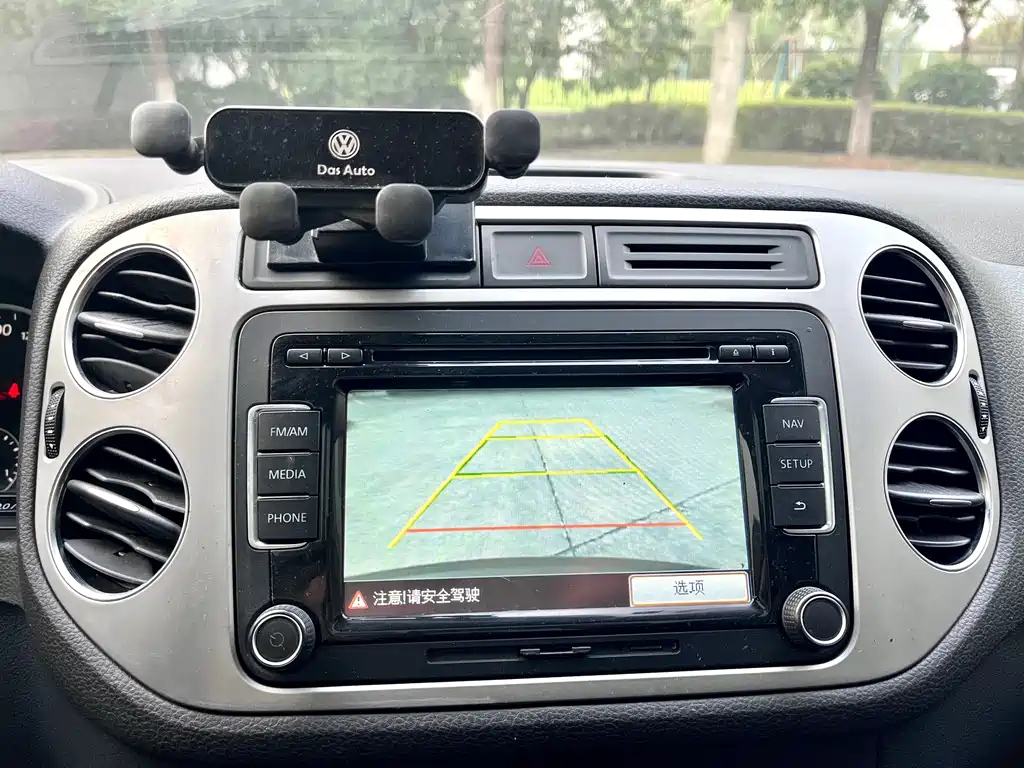 VOLKSWAGEN TIGUAN 2015