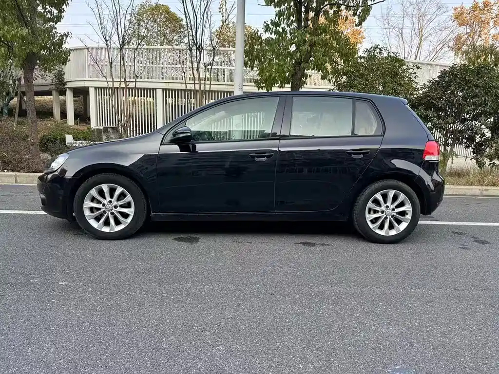 VOLKSWAGEN GOLF 2011