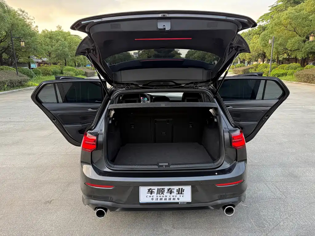 VOLKSWAGEN GOLF GTI 2023