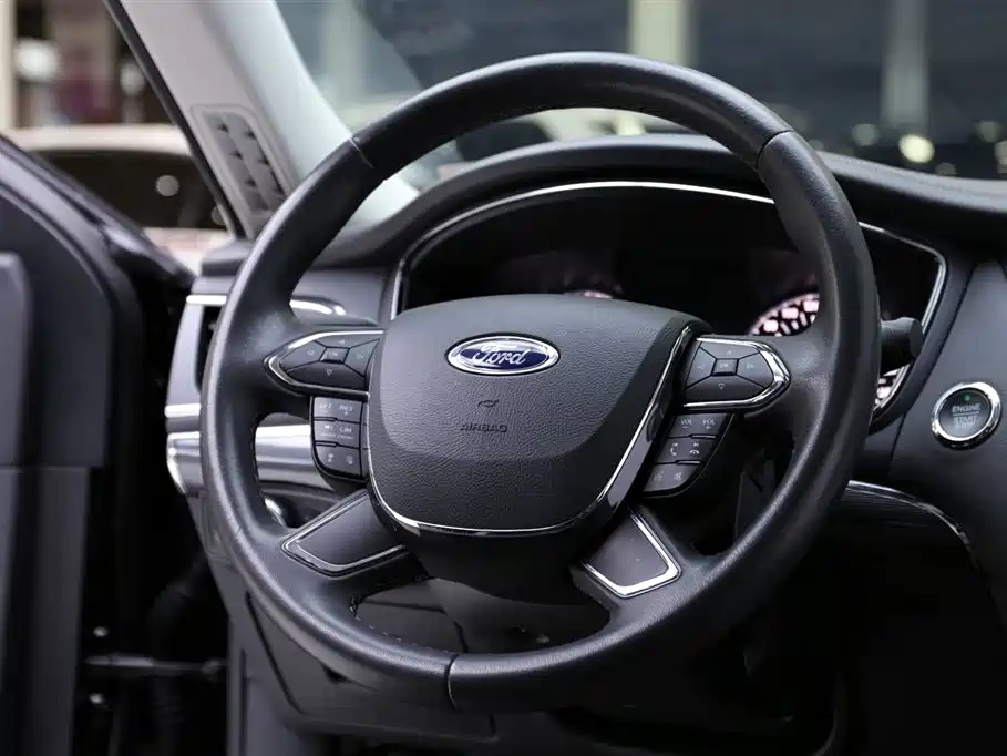 FORD TAURUS 2021