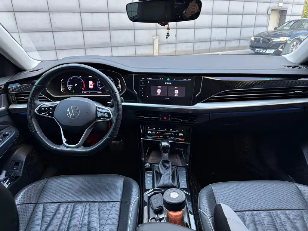 VOLKSWAGEN PASSAT 2023