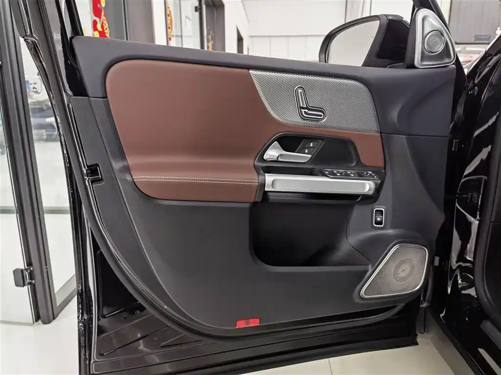 MERCEDES BENZ GLB 2025