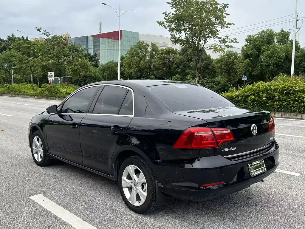 VOLKSWAGEN BORA 2013