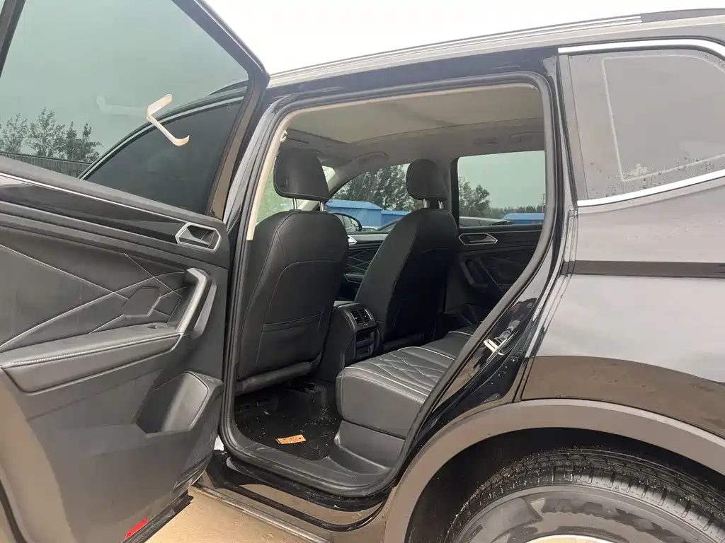 VOLKSWAGEN TIGUAN L 2024