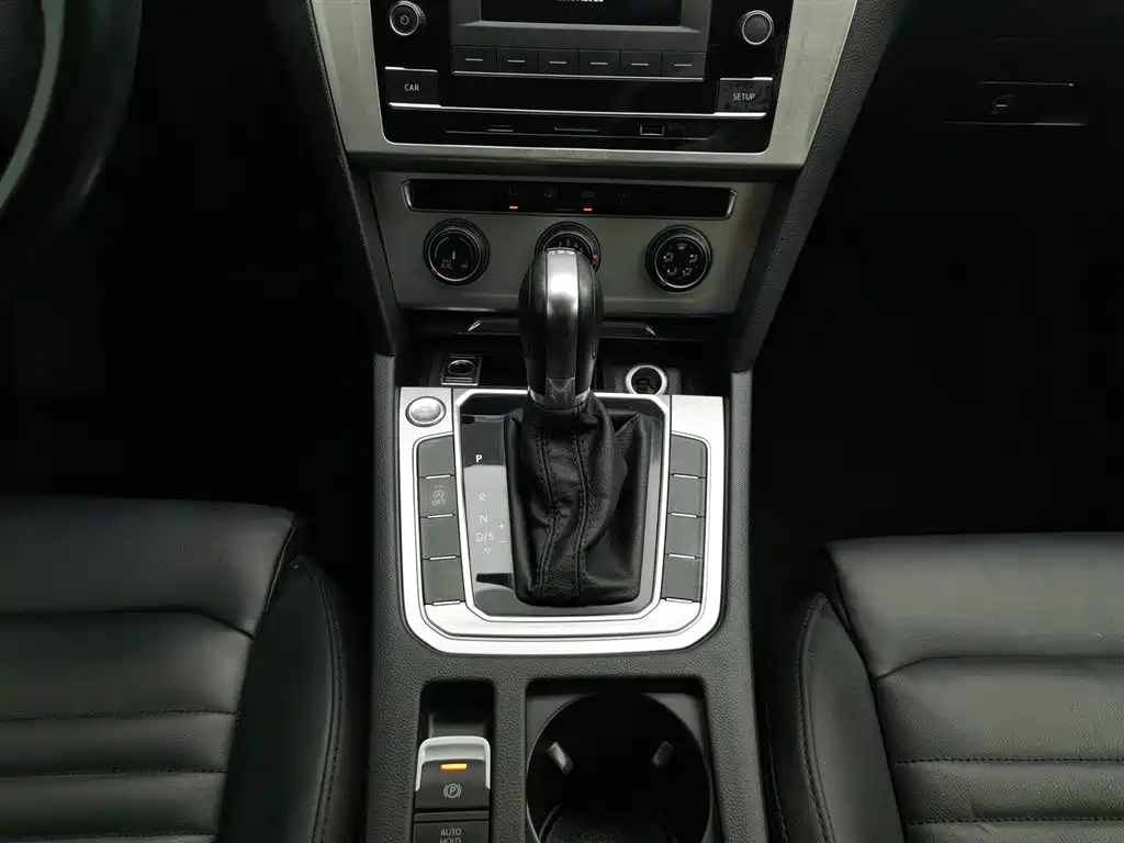 VOLKSWAGEN MAGOTAN 2019