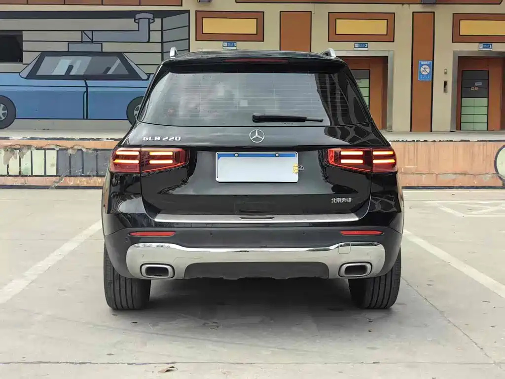 MERCEDES BENZ GLB 2023