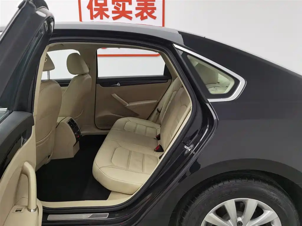 VOLKSWAGEN PASSAT 2015