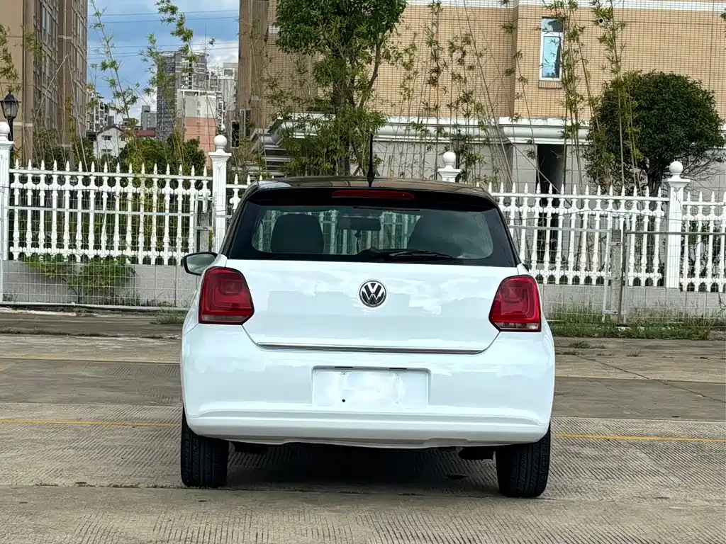 VOLKSWAGEN POLO 2013