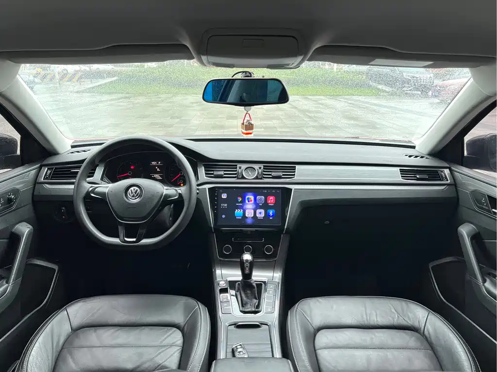 VOLKSWAGEN PASSAT 2017