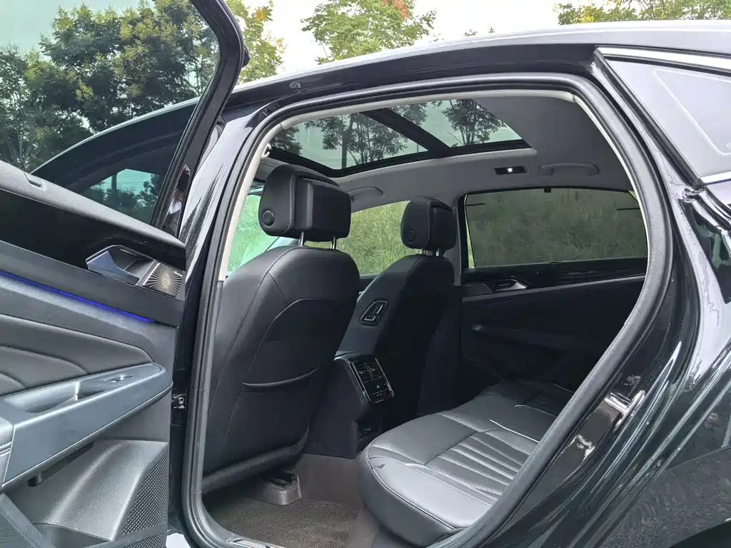 VOLKSWAGEN PASSAT 2023