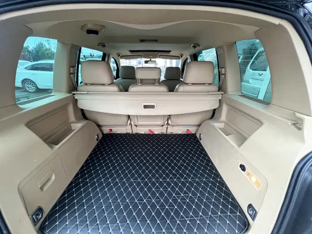 VOLKSWAGEN TOURAN 2010