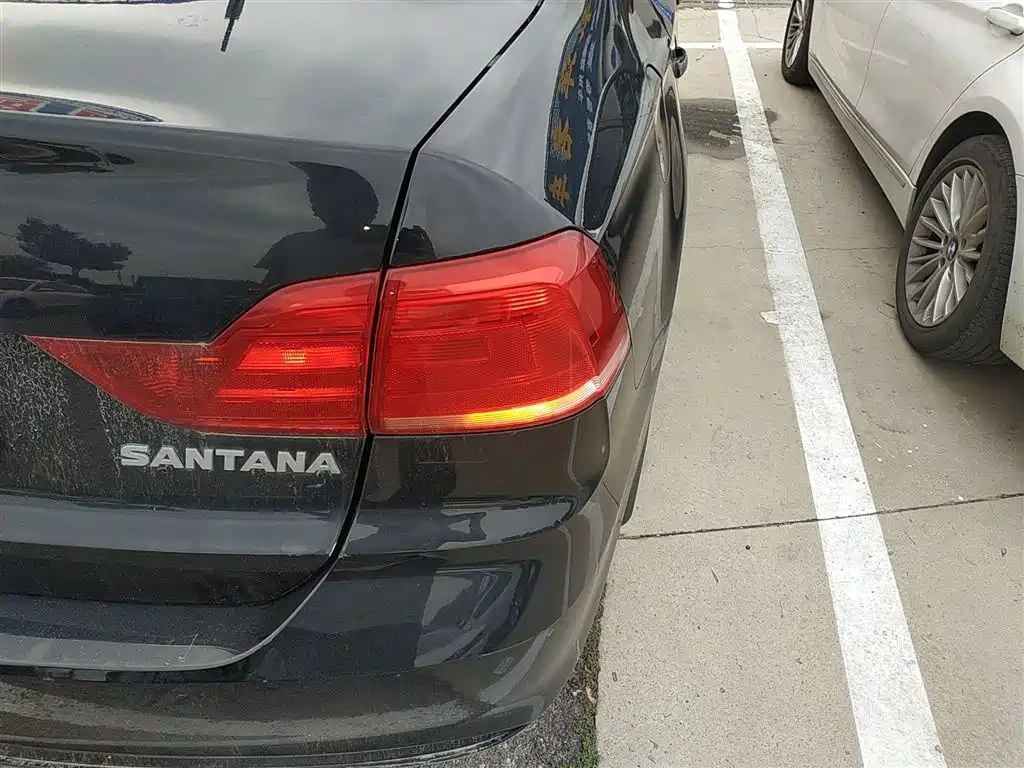 VOLKSWAGEN SANTANA 2021