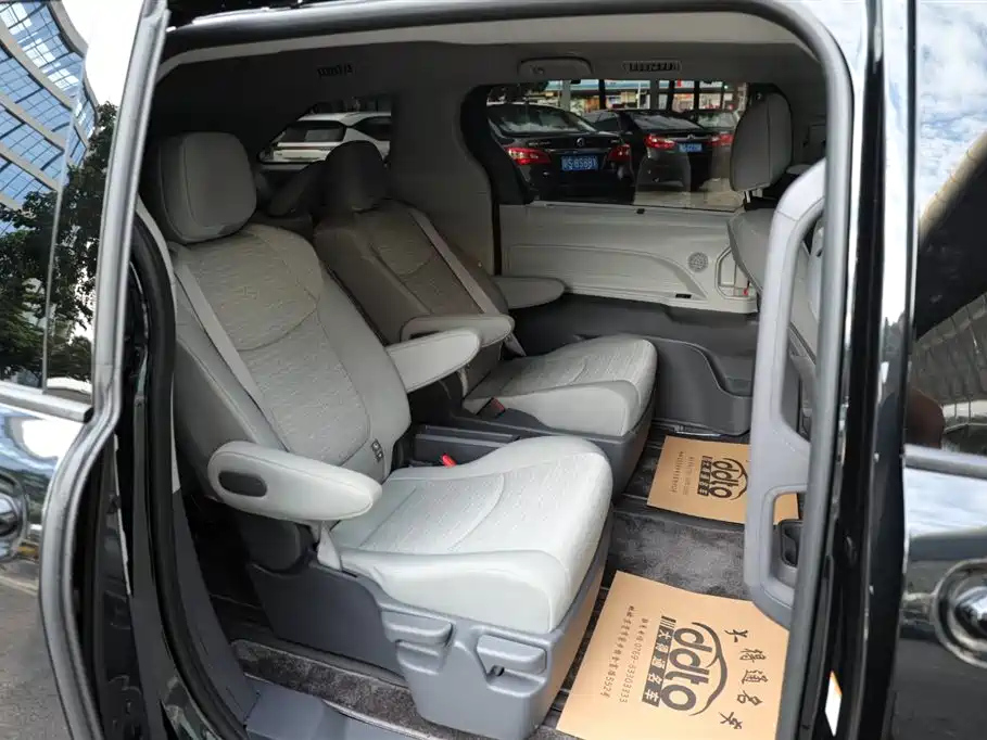 TOYOTA SIENNA SIENNA 2025