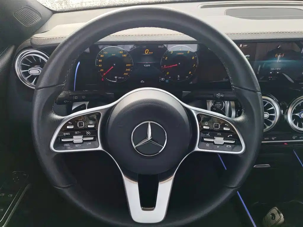 MERCEDES BENZ GLB 2021