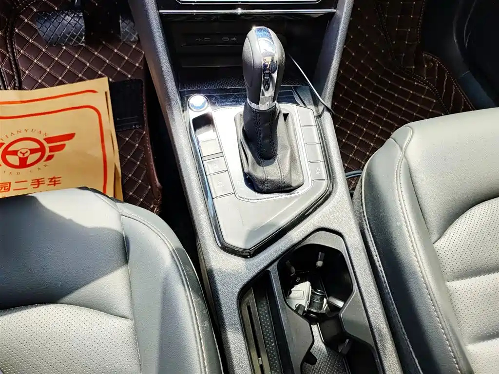 VOLKSWAGEN THARU 2022