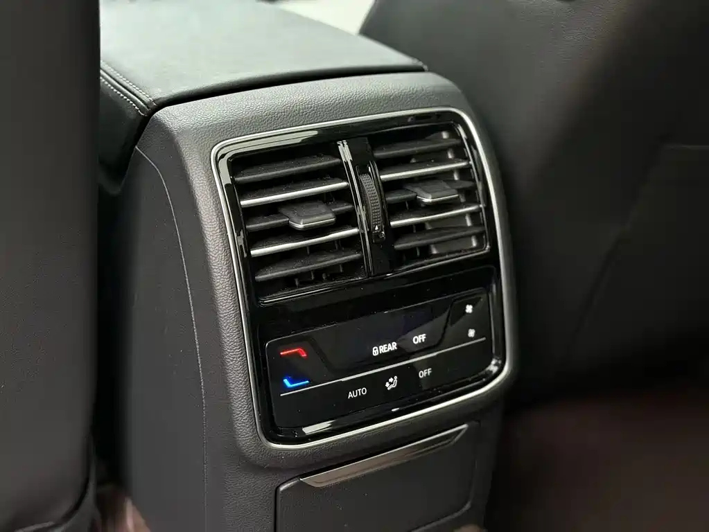 VOLKSWAGEN MAGOTAN 2025