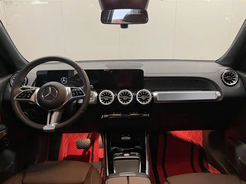 MERCEDES BENZ GLB 2024