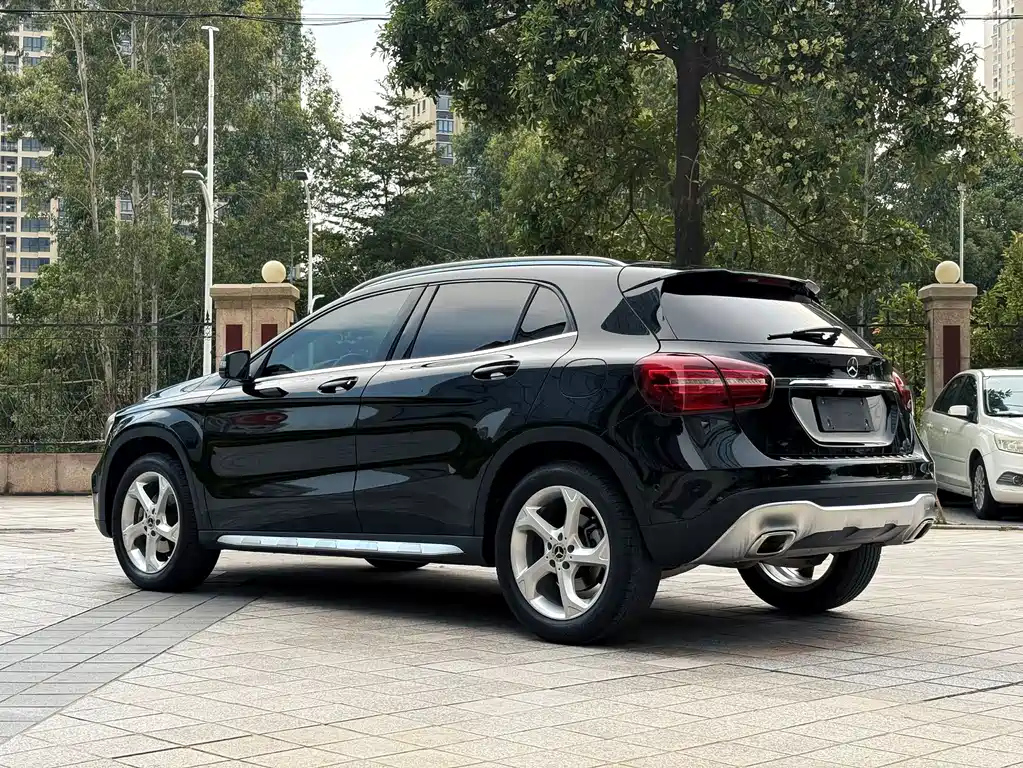 MERCEDES BENZ GLA 2019