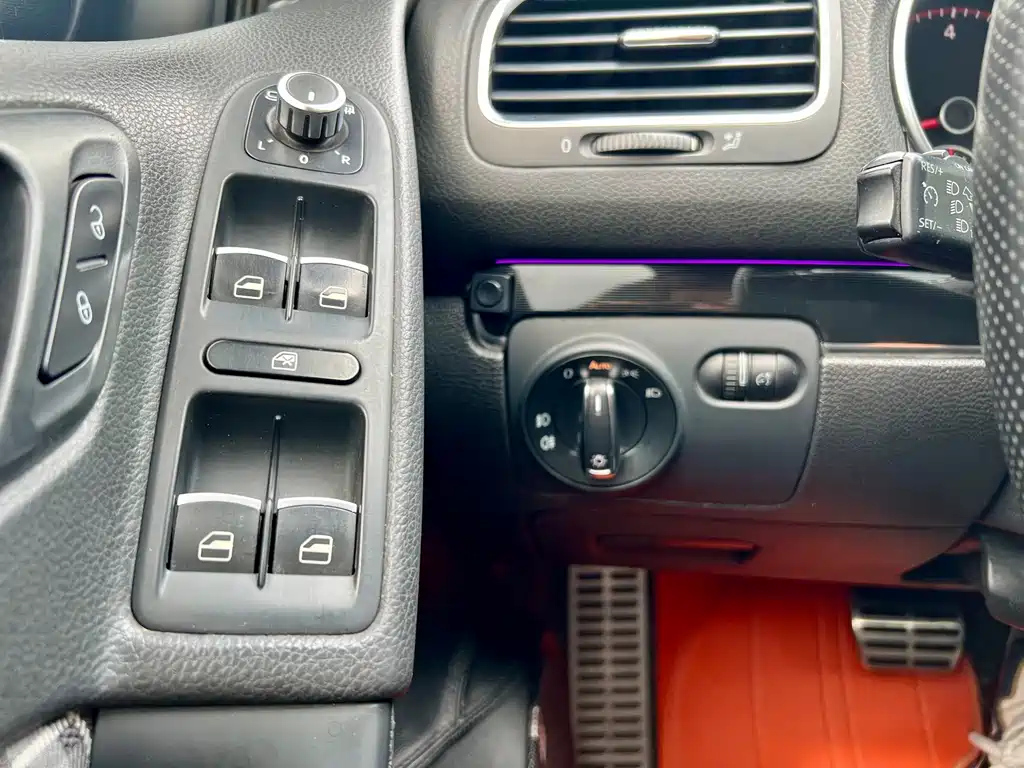 VOLKSWAGEN GOLF GTI 2011