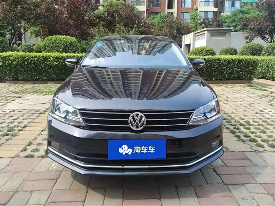 VOLKSWAGEN SAGITAR 2015