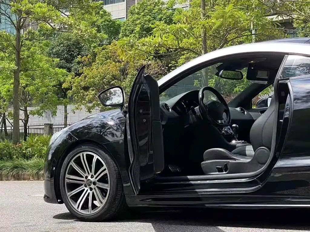PEUGEOT RCZ 2011