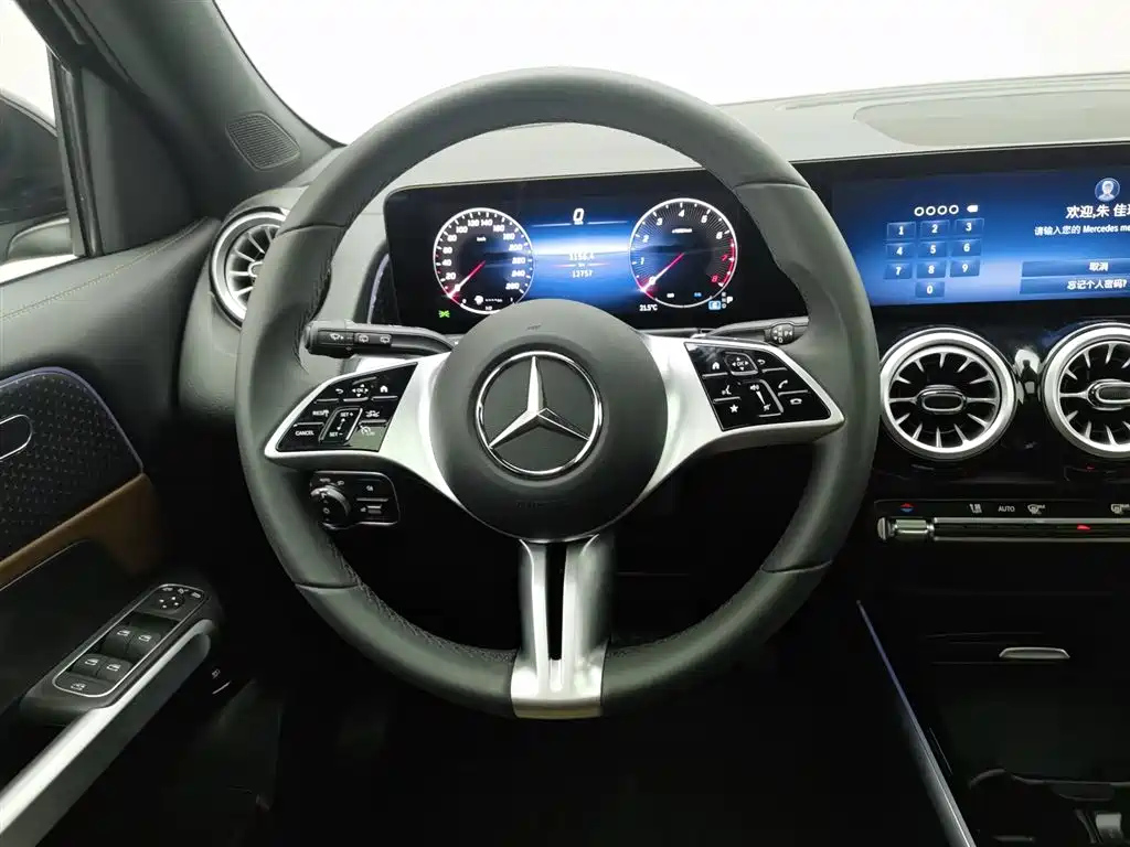 MERCEDES BENZ GLB 2024